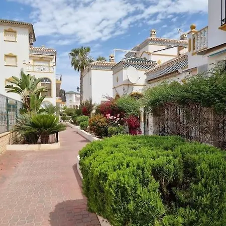 Beachside Bliss 2br, Balcony, Pool, Wifi, Tennis Apartamento Torrevieja